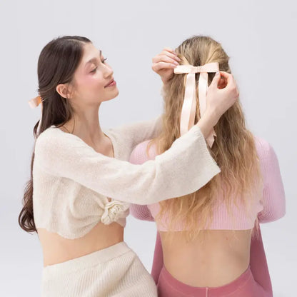 The Effortless Magnetic Bow: Chic Satin Hair Accessory for Instant Glamour